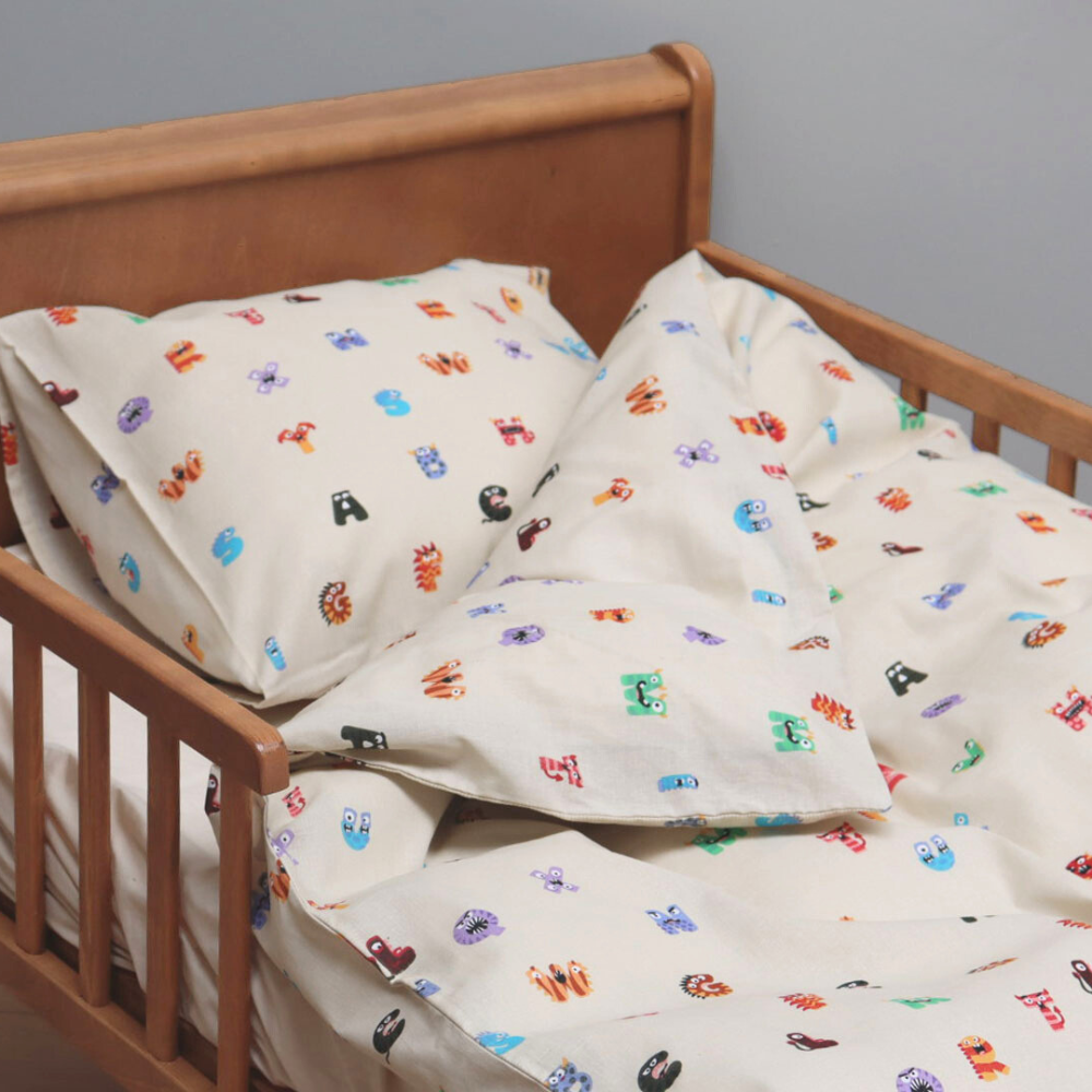 nuuroo By Mats - Baby bed linen Sengetøj Monster Letters