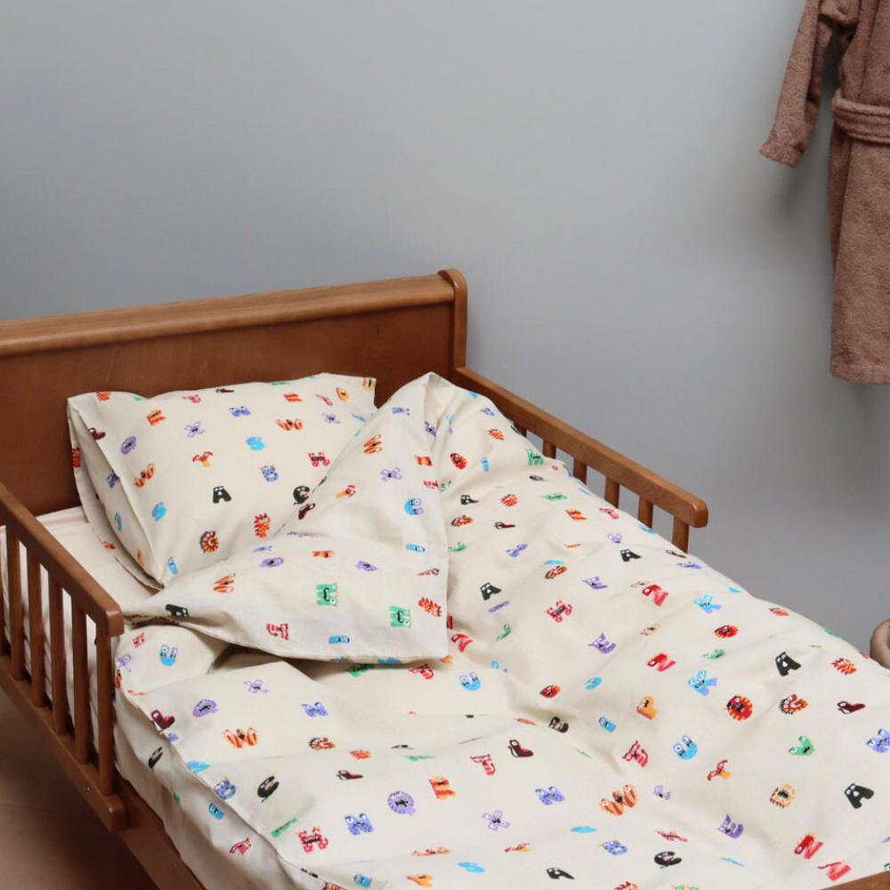 nuuroo By Mats - Junior bed linen Sengetøj Monster Letters