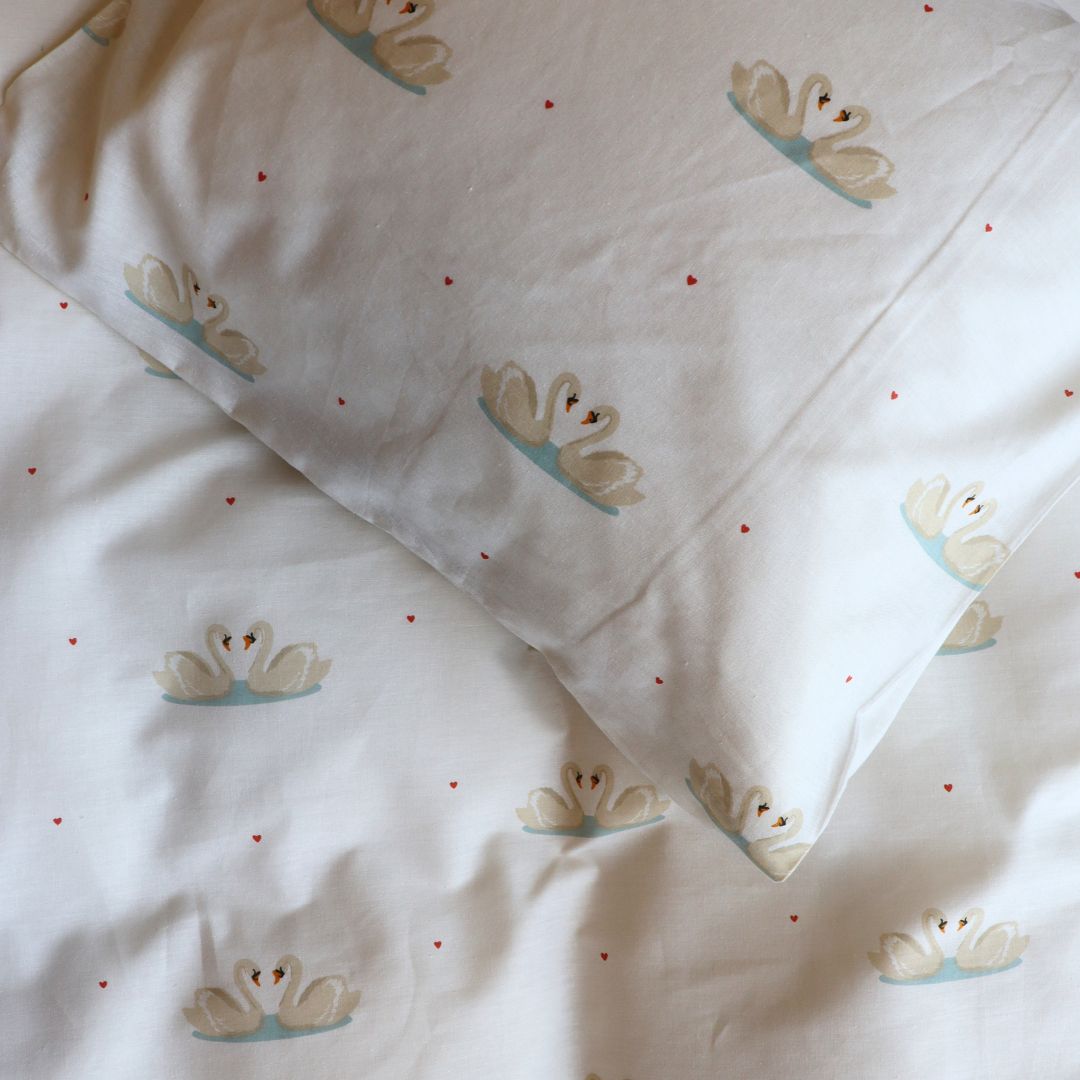 nuuroo By Mats - Junior bed linen Sengetøj Swan love