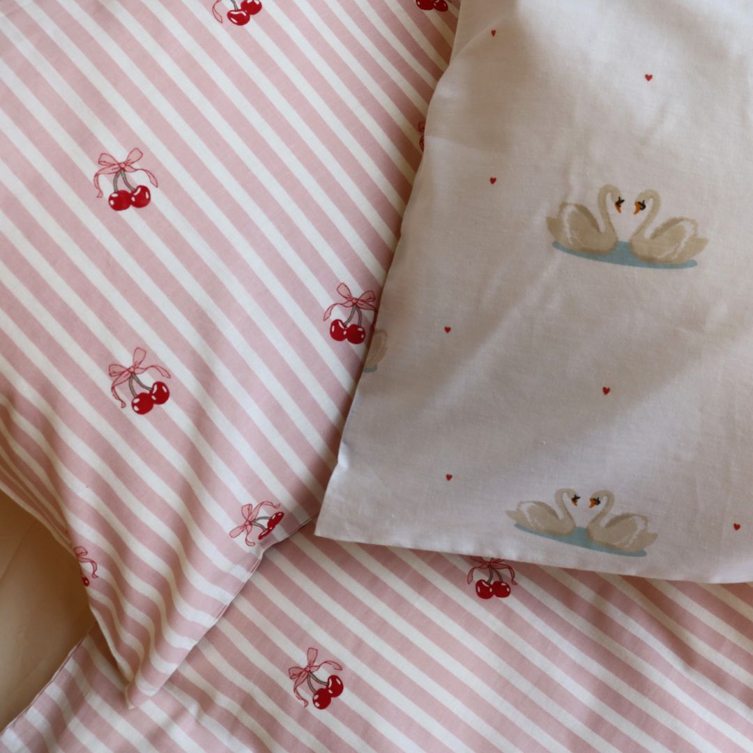 nuuroo By Mats - Junior bed linen Sengetøj Cherry bow