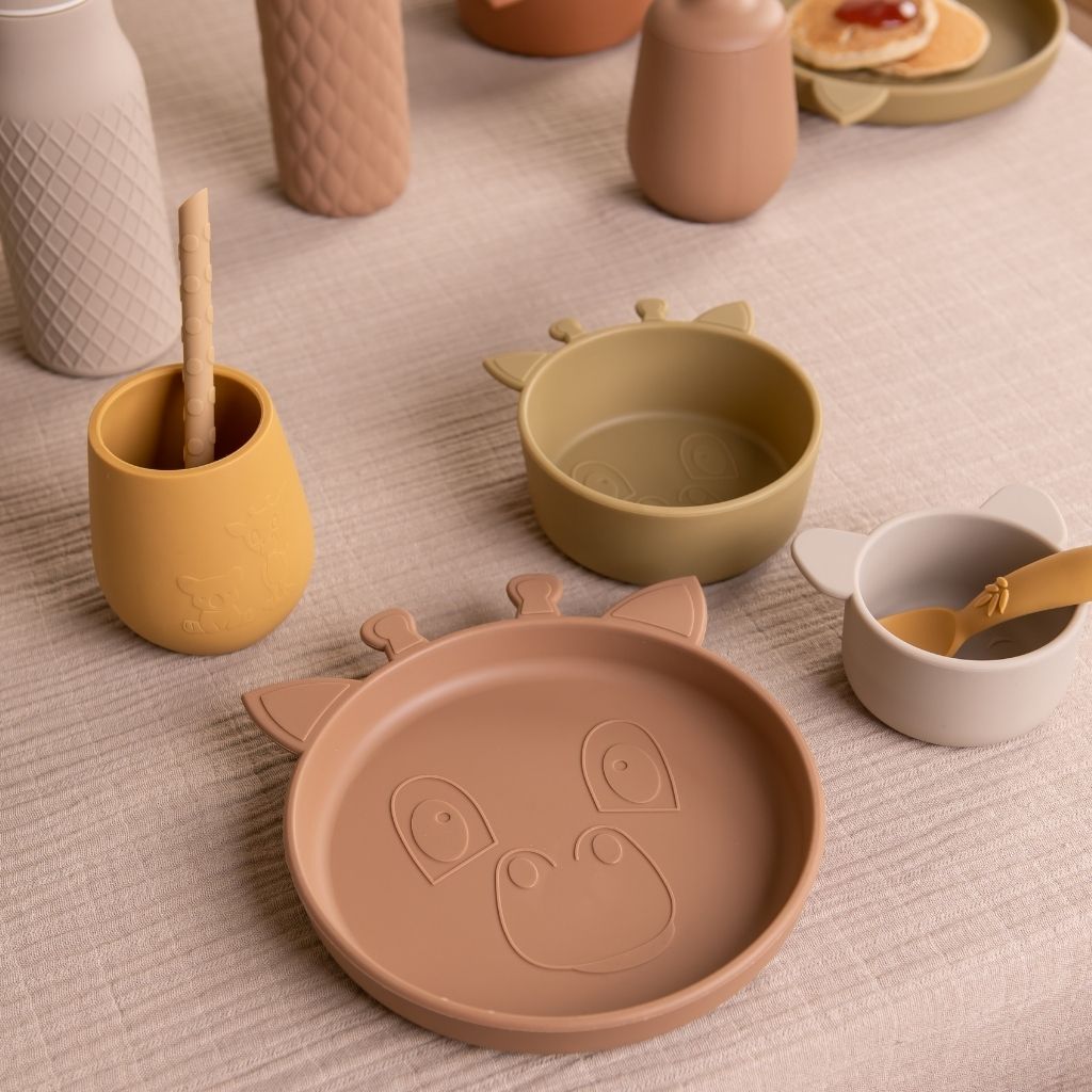 nuuroo Lykke silicone dinner set 4-pack Giraf Dinner set Chocolate malt