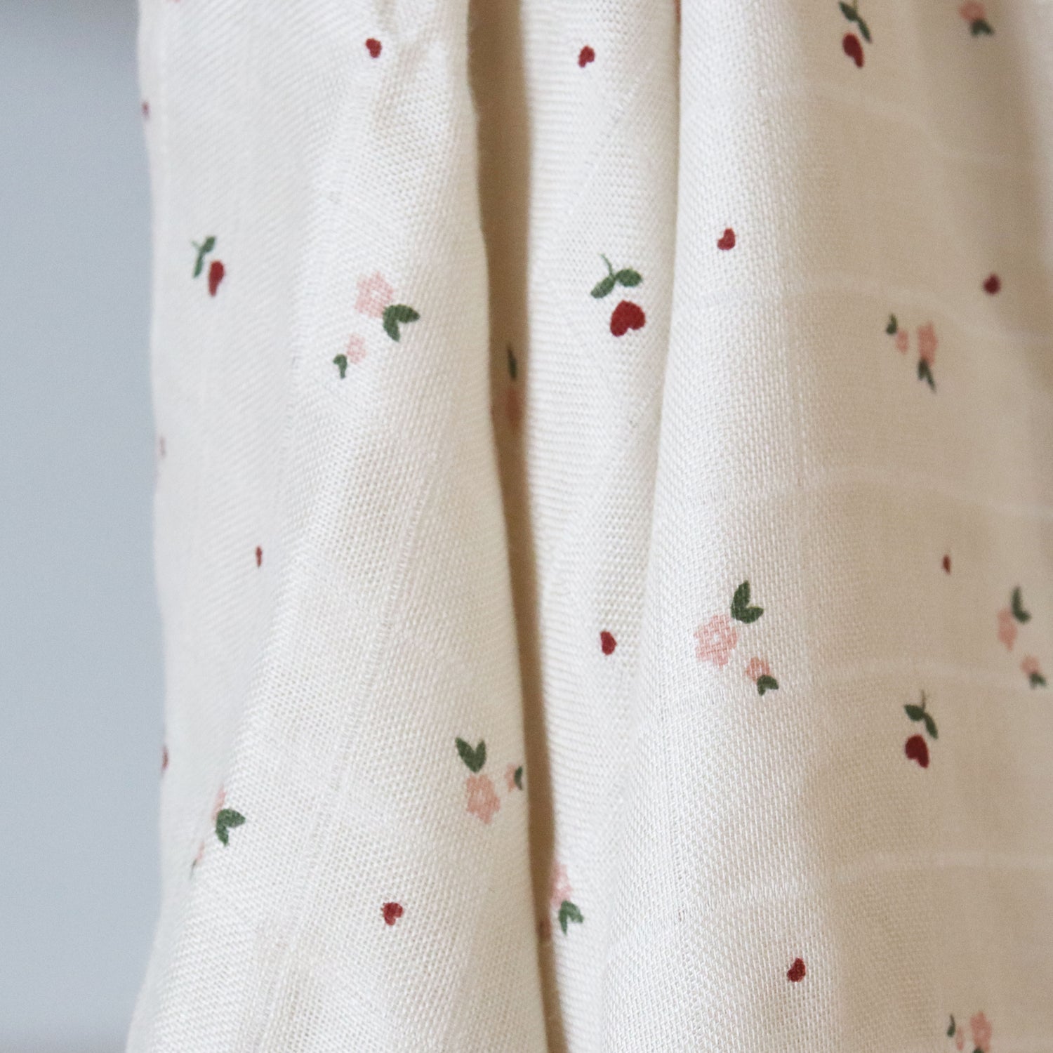nuuroo Valentin bamboo muslin swaddle Swaddle Flower love