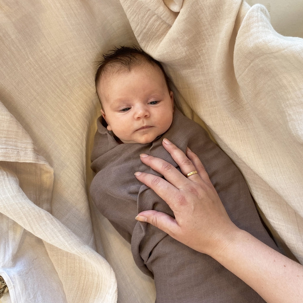 nuuroo Barri muslin swaddle Swaddle Falcon